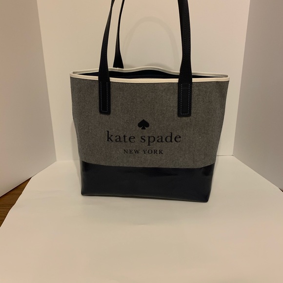 Purses handbags and totes! - Picture 4 of 8